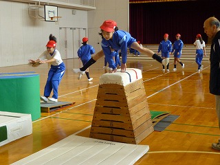跳び箱運動 | ゆりっこ通信 | 百合学院小学校[兵庫・大阪 私立]